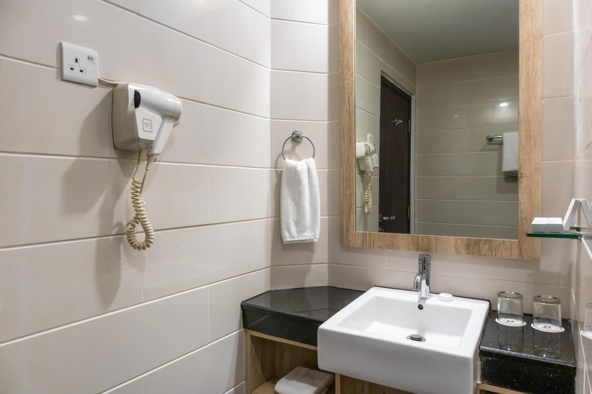 Swiss-Belinn Baloi Batam Nagoya Extérieur photo